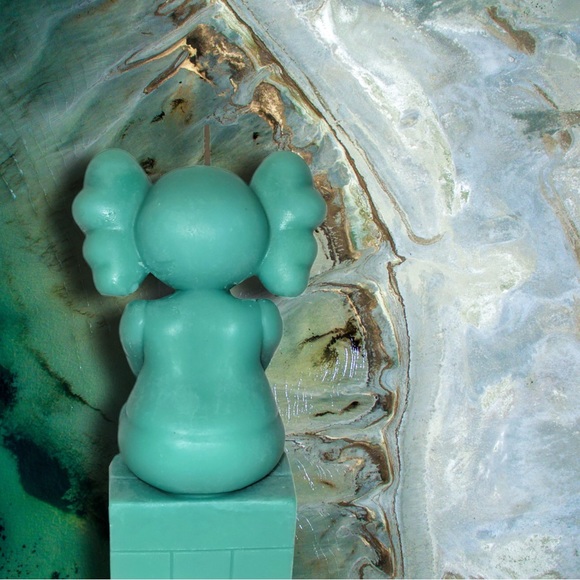 Designer Custom Hand Poured Kaws Street Art Candle Decor - Picture 8 of 16